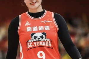  如何提升女篮小前锋在高强度比赛中的表现：策略与技巧